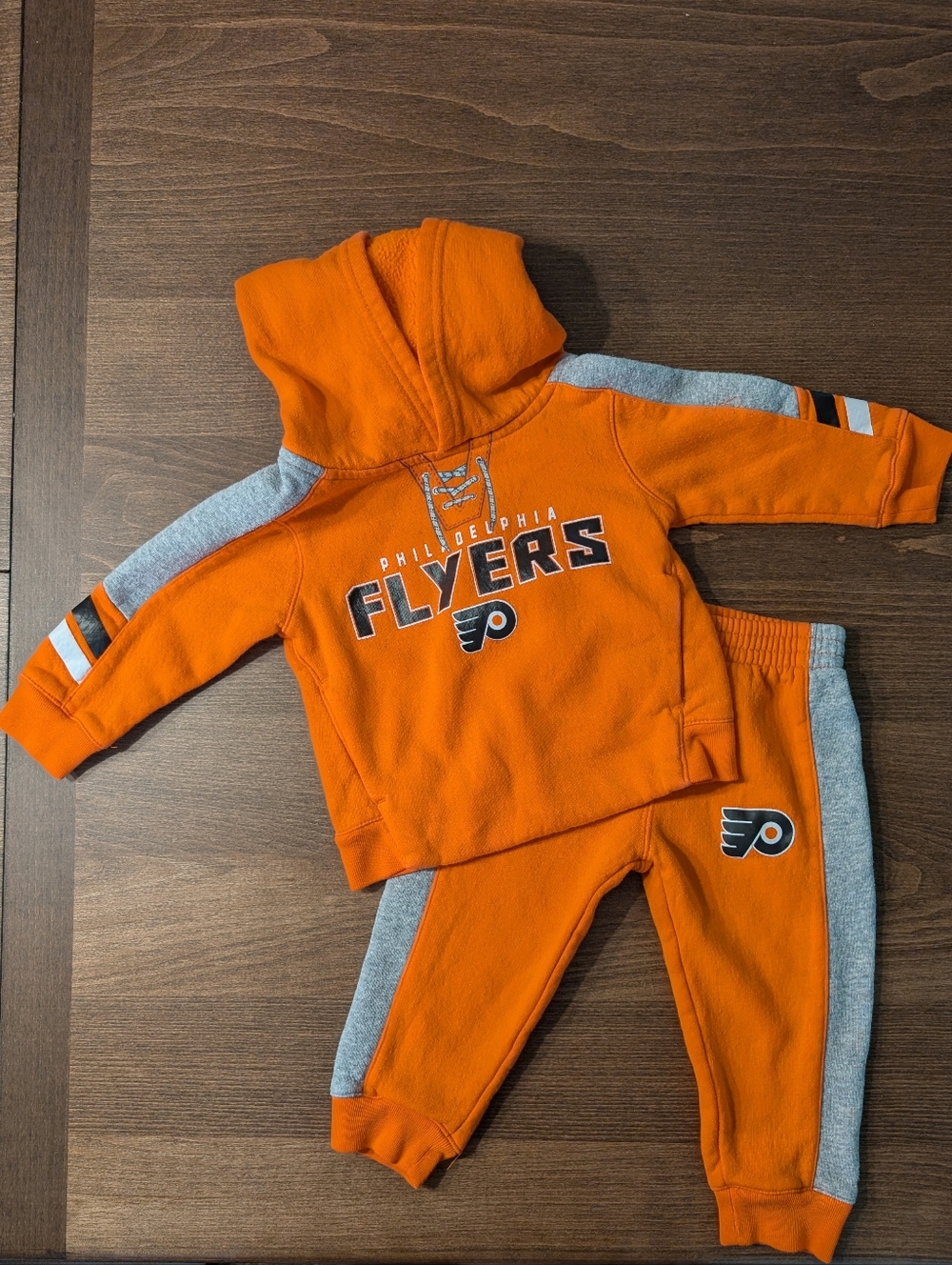Philadelphia NHL Flyers Two-piece Sweat Suit